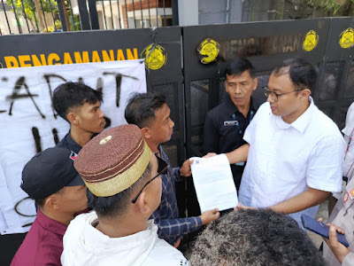 Desak Pencabutan Izin Tambang Sumbawa Timur Mining, Kantor ESDM RI Dikepung Mahasiswa NTB